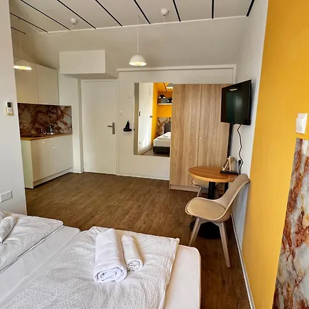 Lejlighed Modern 11 Private Kitchenette And Bathroom